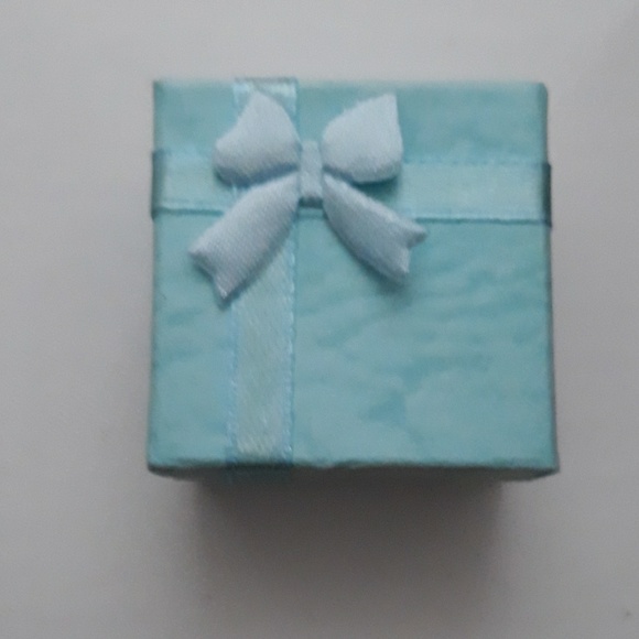 Earrings - Picture 1 of 2